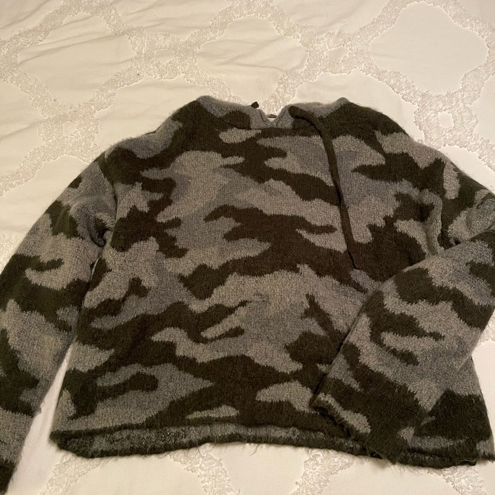 PINK camo cropped hoodie